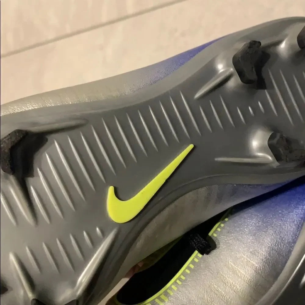 L❌1 hr sale❌Nike soccer shoes